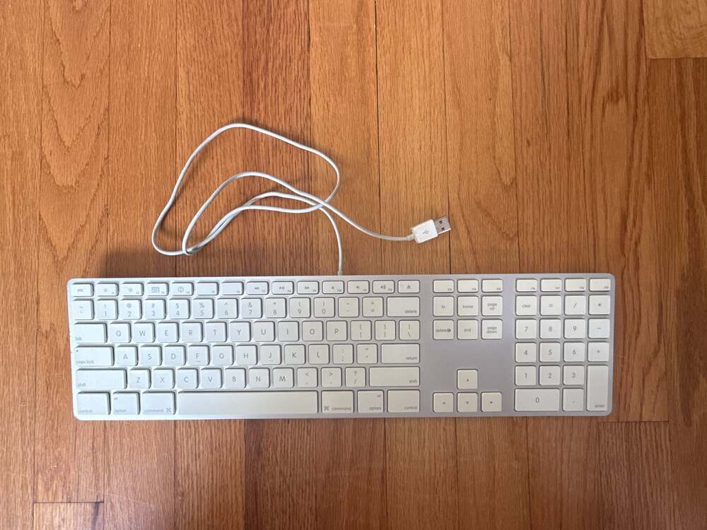 Apple A1243 Aluminum Wired Keyboard MB110LL/A Full Size, Slim, Mac, Genuine OEM